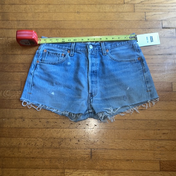 💥NEW 💥 Levi's REDONE Cut off Denim Jean - Picture 4 of 4